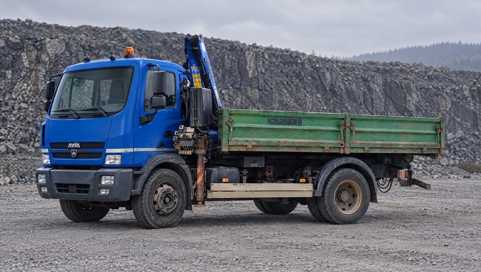 Avia s hydraulickou rukou